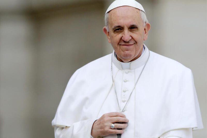 Abusi nella Chiesa, Papa Francesco incontra una vittima gay: “Dio ti ama e ti ha fatto così”