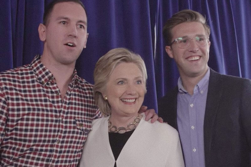 Commovente proposta di matrimonio gay a un comizio di Hillary Clinton!