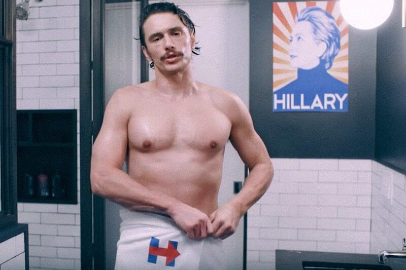 James Franco mezzo nudo: “Votate Hillary Clinton!”