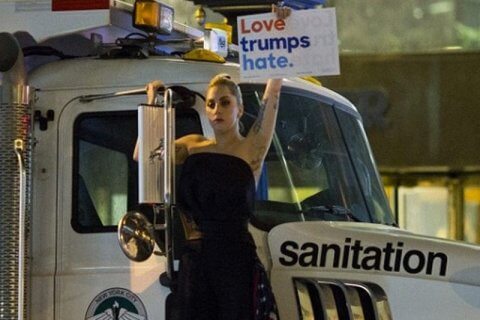 Lady Gaga protesta contro Donald Trump e piange insieme a Katy Perry - lady gaga donald trump - Gay.it