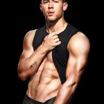 Nick Jonas hot mostra i muscoli su Men's Fitness! - Thumbnail
