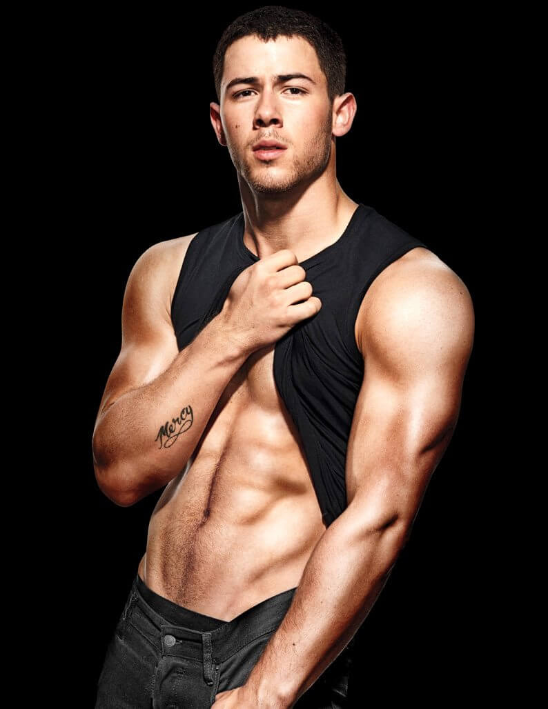 Nick Jonas hot mostra i muscoli su Men's Fitness!