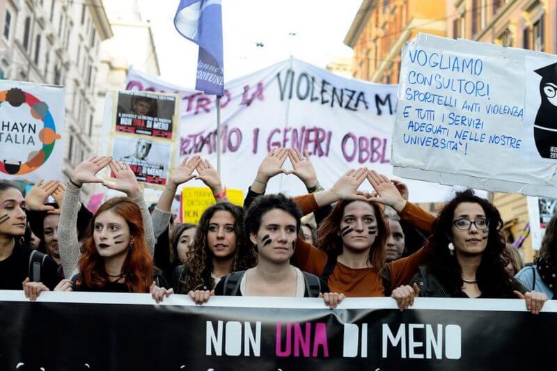 Perché i media non hanno parlato della manifestazione delle donne a Roma?