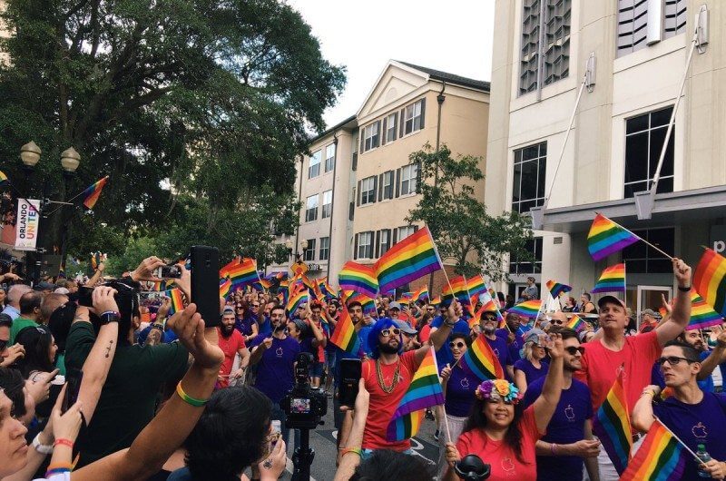 Commozione a Orlando per il Pride, cinque mesi dopo la strage