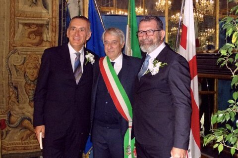Milano: l'ex sindaco Pisapia indossa di nuovo la fascia tricolore e unisce civilmente Giambattista e Carlo! - unioni civili Pisapia milano - Gay.it