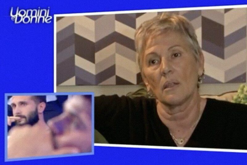 Commozione al trono gay di Uomini e Donne: la mamma di un corteggiatore racconta il coming out del figlio