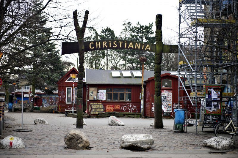 A Natale visita Christiania, la cittadella hippie all'interno di Copenaghen - 5426135 christiania indgang 2 - Gay.it