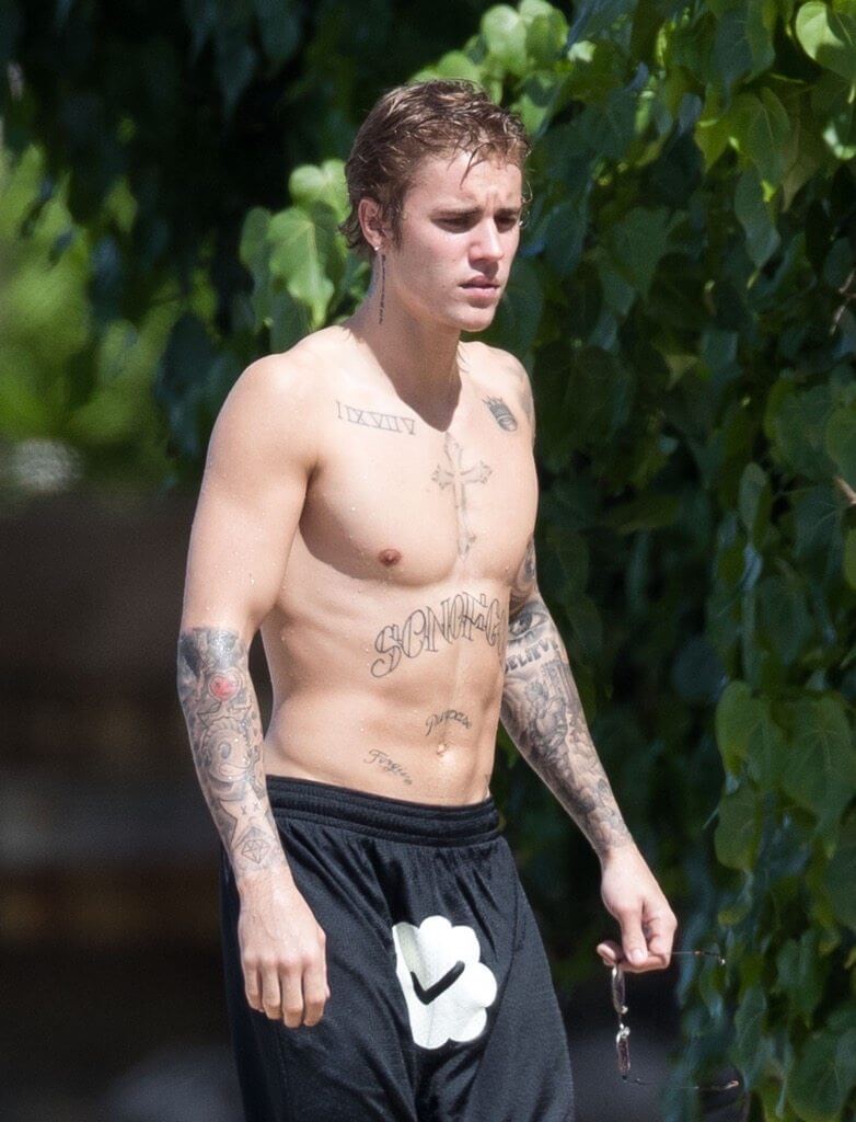 Justin Bieber Con Simbolo Checked Sui Genitali E Boxer