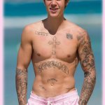 Justin Bieber con simbolo checked sui genitali e boxer rosa alle Barbados - Thumbnail
