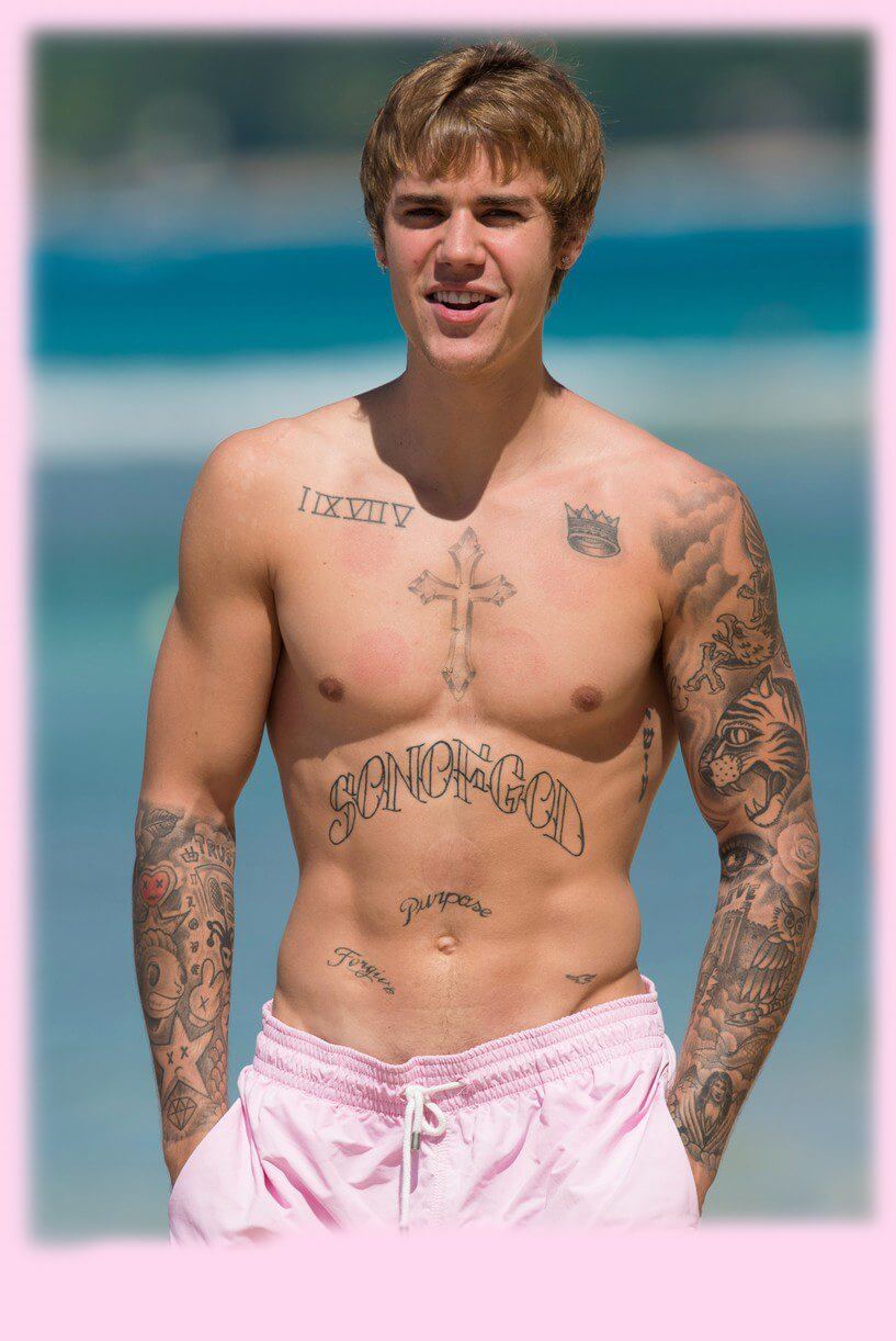Justin Bieber con simbolo checked sui genitali e boxer rosa alle Barbados