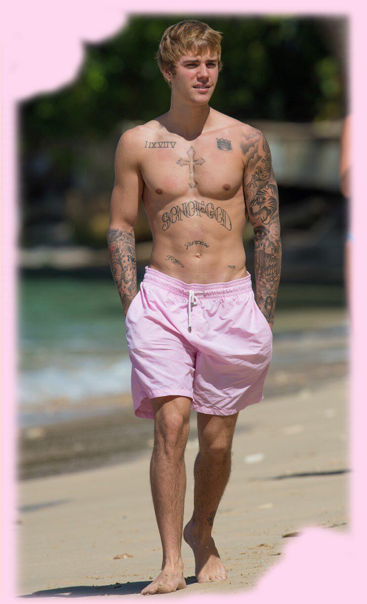 Justin Bieber con simbolo checked sui genitali e boxer rosa alle Barbados