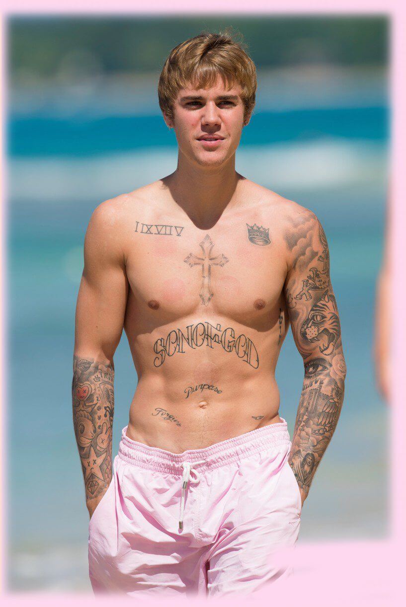 Justin Bieber con simbolo checked sui genitali e boxer rosa alle Barbados