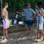 Justin Bieber con simbolo checked sui genitali e boxer rosa alle Barbados - Thumbnail