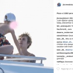 Justin Bieber con simbolo checked sui genitali e boxer rosa alle Barbados - Thumbnail