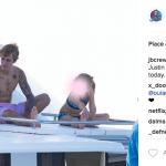 Justin Bieber con simbolo checked sui genitali e boxer rosa alle Barbados - Thumbnail