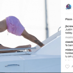 Justin Bieber con simbolo checked sui genitali e boxer rosa alle Barbados - Thumbnail