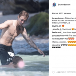 Justin Bieber con simbolo checked sui genitali e boxer rosa alle Barbados - Thumbnail