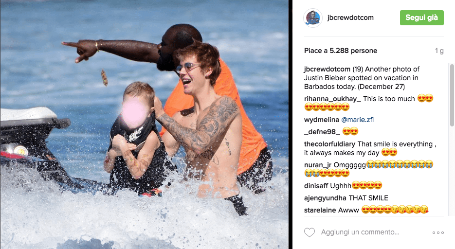 Justin Bieber con simbolo checked sui genitali e boxer rosa alle Barbados