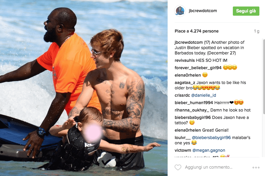Justin Bieber con simbolo checked sui genitali e boxer rosa alle Barbados