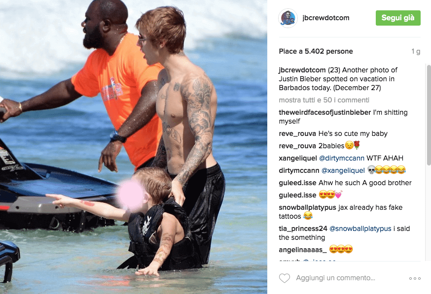 Justin Bieber con simbolo checked sui genitali e boxer rosa alle Barbados