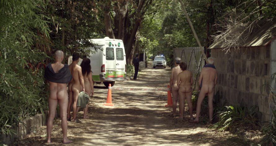 Los Decentes: quando il nudismo porta a ritrovare se stessi - Los Decentes 5 - Gay.it