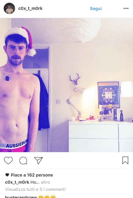 Modelli amatoriali in formato natalizio: su Instagram impazza l'hashtag #gaychristmas