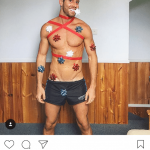 Modelli amatoriali in formato natalizio: su Instagram impazza l'hashtag #gaychristmas - Thumbnail