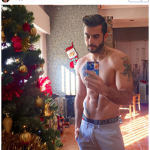 Modelli amatoriali in formato natalizio: su Instagram impazza l'hashtag #gaychristmas - Thumbnail