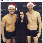 Modelli amatoriali in formato natalizio: su Instagram impazza l'hashtag #gaychristmas - Thumbnail