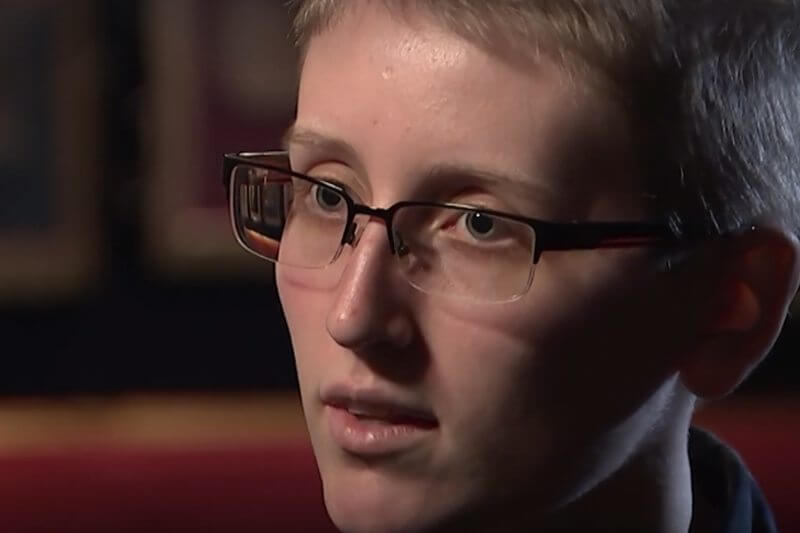 Cascata di commenti transfobici sotto il video di Felix, teenager trans FtM
