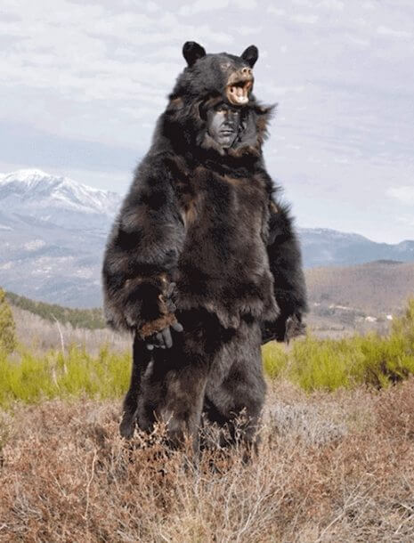 Le straordinarie immagini dei costumi pagani per celebrare il solstizio d'inverno nel mondo - francefestivalofbearsaslkdfalsdkj.jpg copy 465 610 int - Gay.it