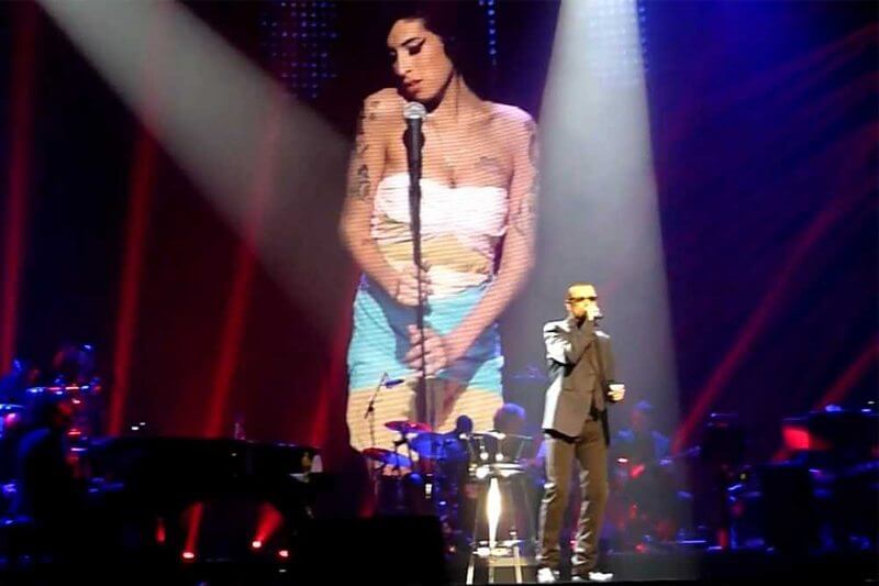 L’ultima esibizione di George Michael: la dedica al compagno e il tributo a Amy Winehouse