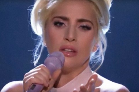 Lady Gaga canta per la famiglia reale inglese! - lady gaga royal variety - Gay.it