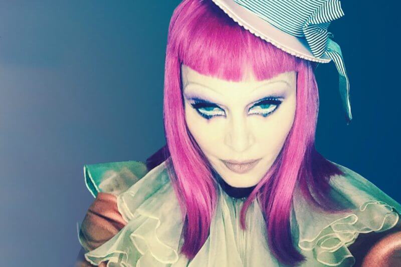 Madonna canta TOXIC di Britney e twerka con Ariana Grande