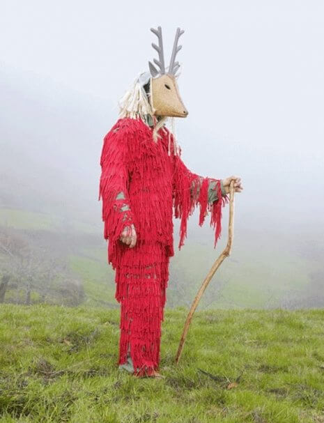 Le straordinarie immagini dei costumi pagani per celebrare il solstizio d'inverno nel mondo - portugallazarimcharacteralskdfalsdjk.jpg copy 465 607 int - Gay.it