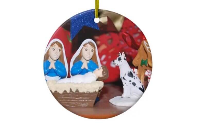 Presepe gay: in vendita online Bambino Gesù con due Madonna o due San Giuseppe