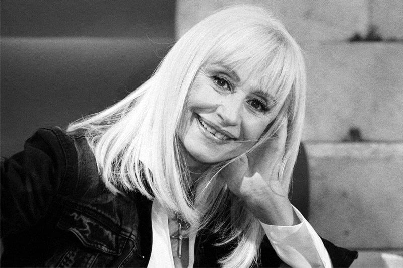 Raffaella Carrà annuncia in lacrime: “Mi ritiro dalla tv, spazio a nuovi volti”