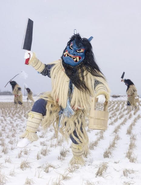 Le straordinarie immagini dei costumi pagani per celebrare il solstizio d'inverno nel mondo - yokainoshimafregercelebraionalskdjalsj 465 609 int - Gay.it
