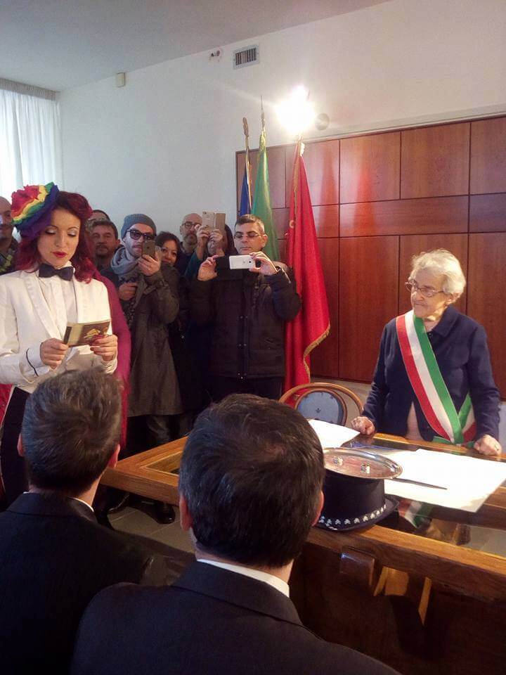 Mina Welby celebra a Fiumicino l'unione di Matteo e Gianluca - 15894269 1207128599340341 3096930807806370367 n - Gay.it