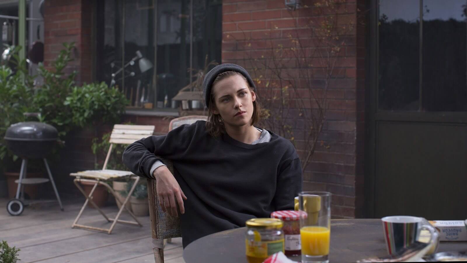 Non basta Kristen Stewart a salvare l’insulso Personal Shopper di Assayas - Personal Shopper 4 - Gay.it