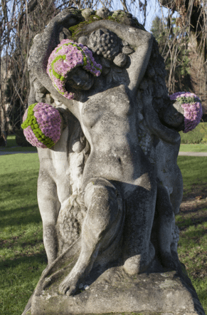 Questo artista belga dona nuova vita alle statue grazie ai fiori