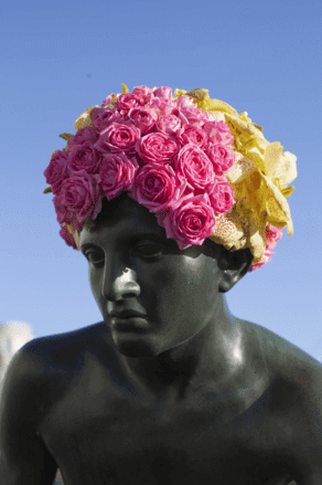 Questo artista belga dona nuova vita alle statue grazie ai fiori