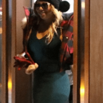 Mariah Carey in abito da sera e occhiali scuri al rivenditore di marjiuana la Vigilia di Natale - Thumbnail