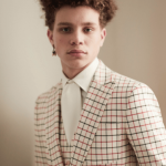 Alexander McQueen: nuova collezione dandy punk ispirata a Oscar Wilde - Thumbnail