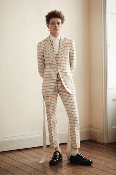 Alexander McQueen: nuova collezione dandy punk ispirata a Oscar Wilde