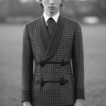 Alexander McQueen: nuova collezione dandy punk ispirata a Oscar Wilde - Thumbnail