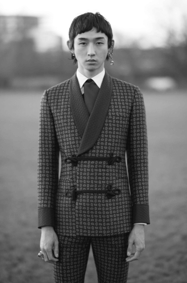 Alexander McQueen: nuova collezione dandy punk ispirata a Oscar Wilde
