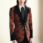 Alexander McQueen: nuova collezione dandy punk ispirata a Oscar Wilde - Thumbnail