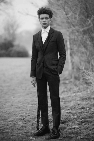 Alexander McQueen: nuova collezione dandy punk ispirata a Oscar Wilde