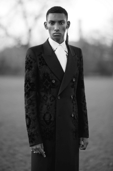 Alexander McQueen: nuova collezione dandy punk ispirata a Oscar Wilde